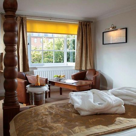 The Chequers Hotel นิวเบอรี ภายนอก รูปภาพ