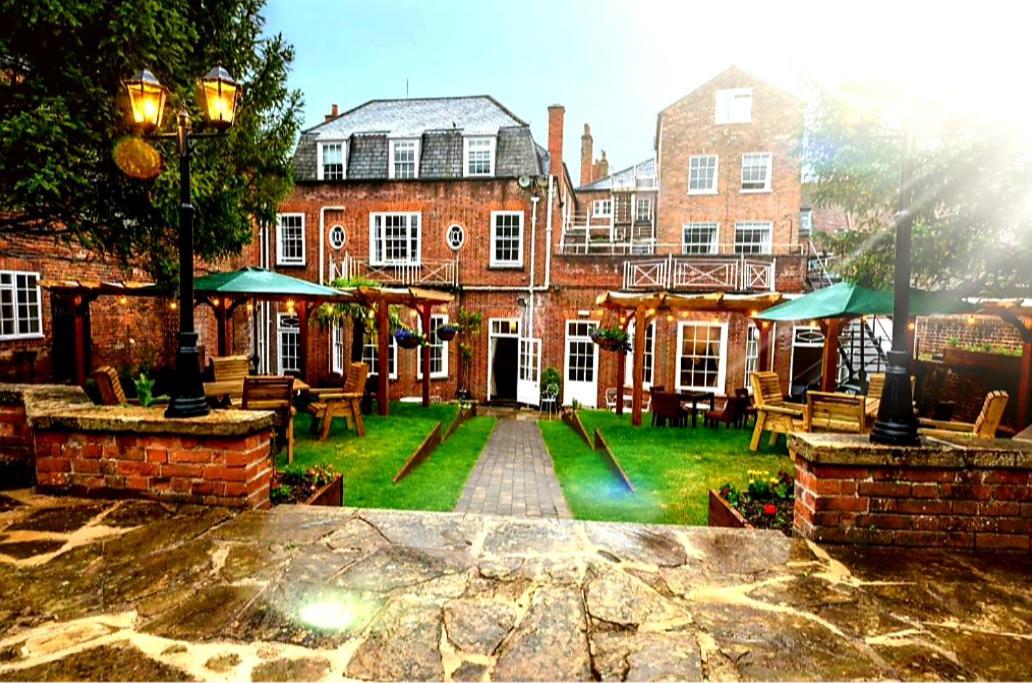 The Chequers Hotel นิวเบอรี ภายนอก รูปภาพ