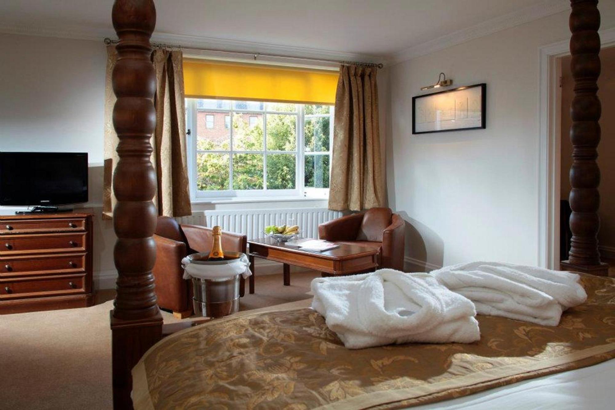 The Chequers Hotel นิวเบอรี ภายนอก รูปภาพ