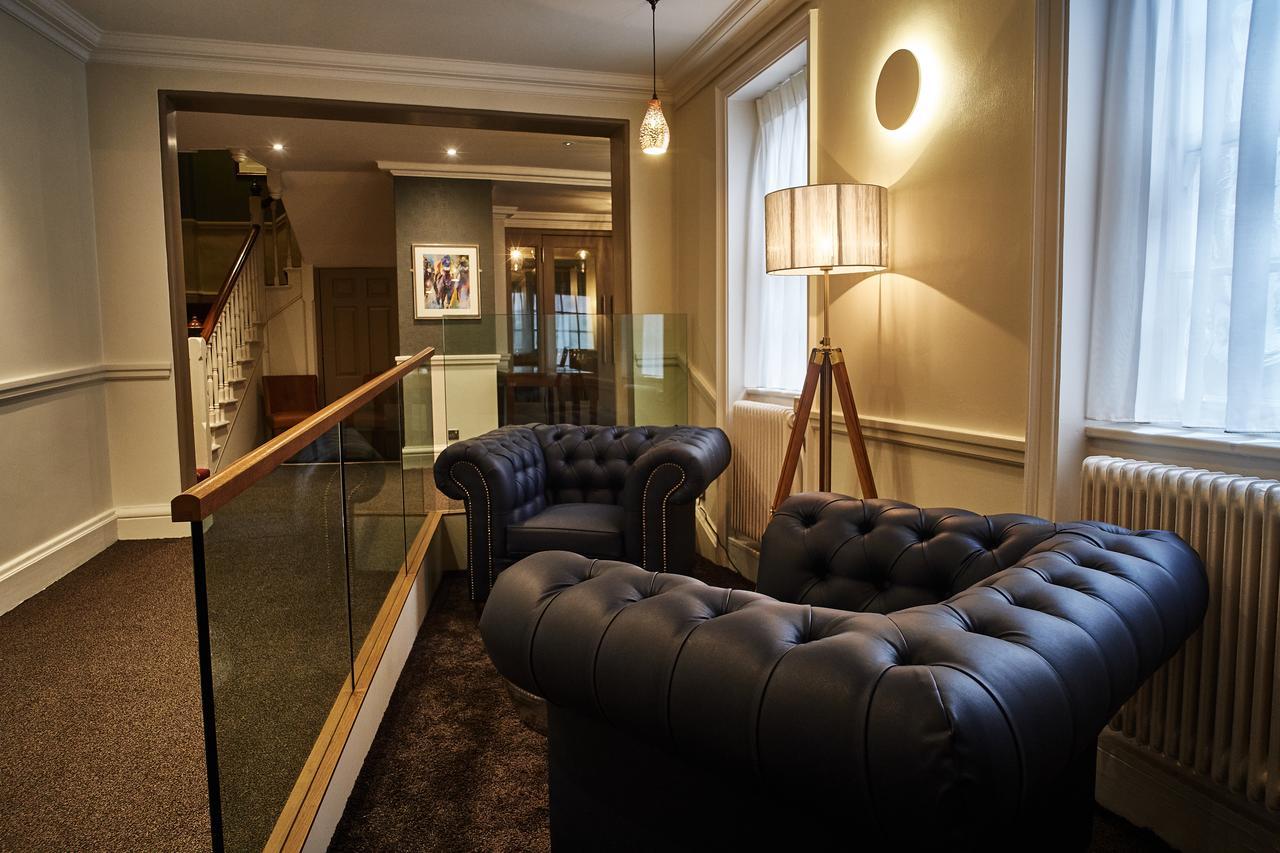 The Chequers Hotel นิวเบอรี ภายนอก รูปภาพ