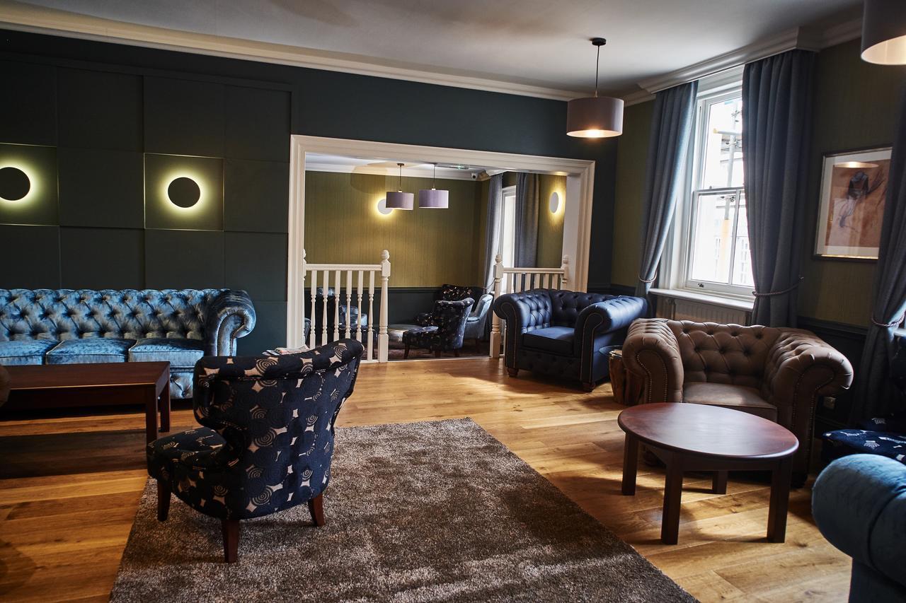 The Chequers Hotel นิวเบอรี ภายนอก รูปภาพ